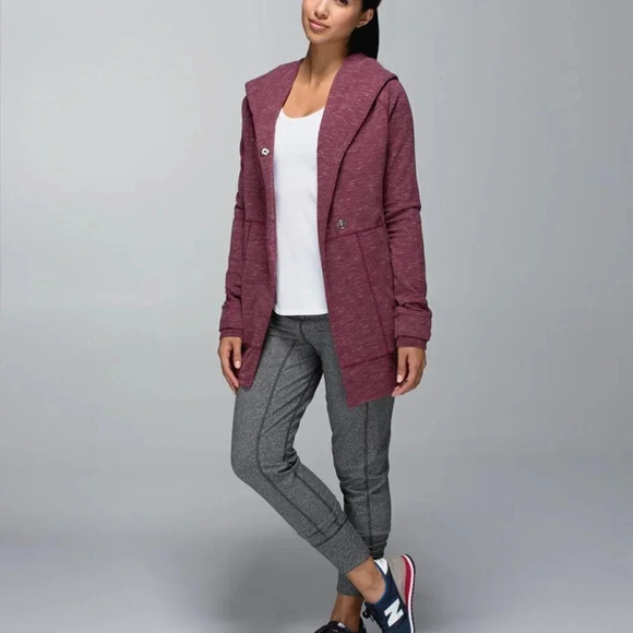 LULULEMON | FIND YOUR CENTRE WRAP IN RUST BERRY - Picture 3 of 16